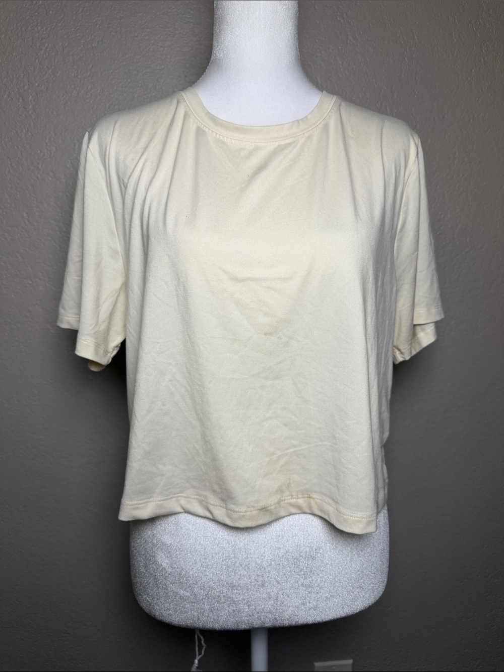 NWOT Fabletics Short Sleeve Crewneck Tee in Light Cream